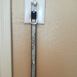 Reversible snake skin belt